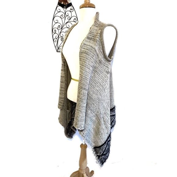 BCBGMAXAZRIA Cardigan   - Picture 1 of 7
